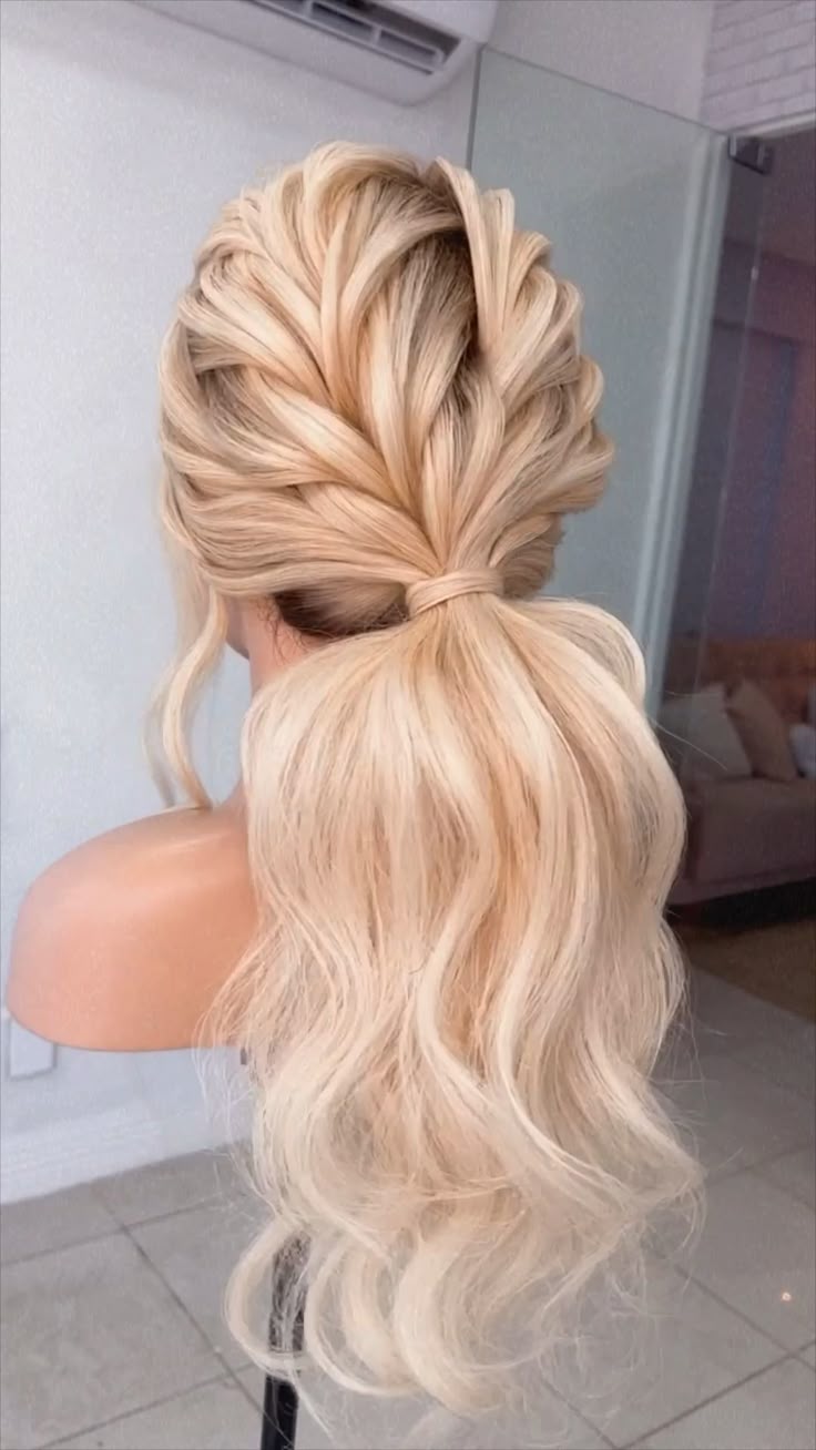 Ponytail elegante.Penteado para madrinhas ,formandas e mãe d