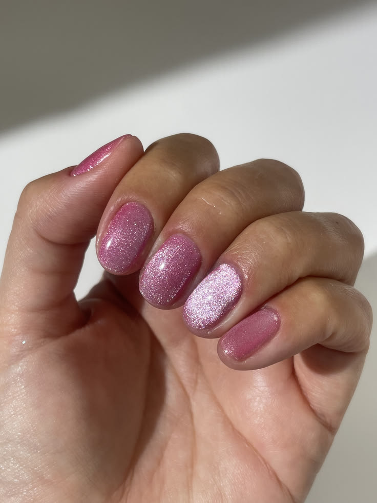 hot pink shimmer nails with a glossy cateye finish. A cute m