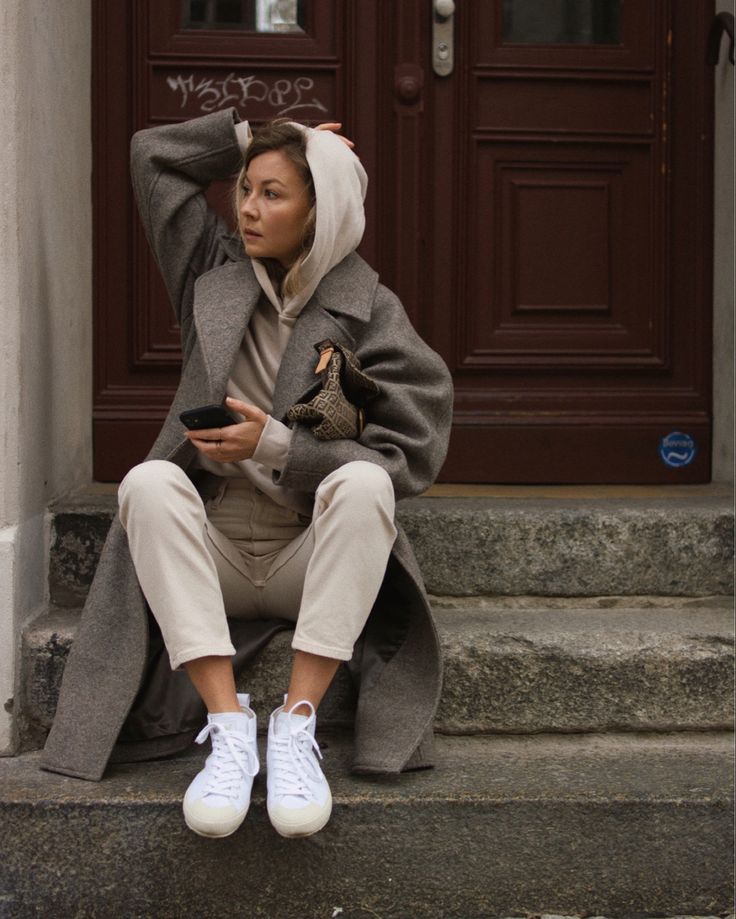 Fall outfit. Oversized wool coat, neutrals, layering. http:/