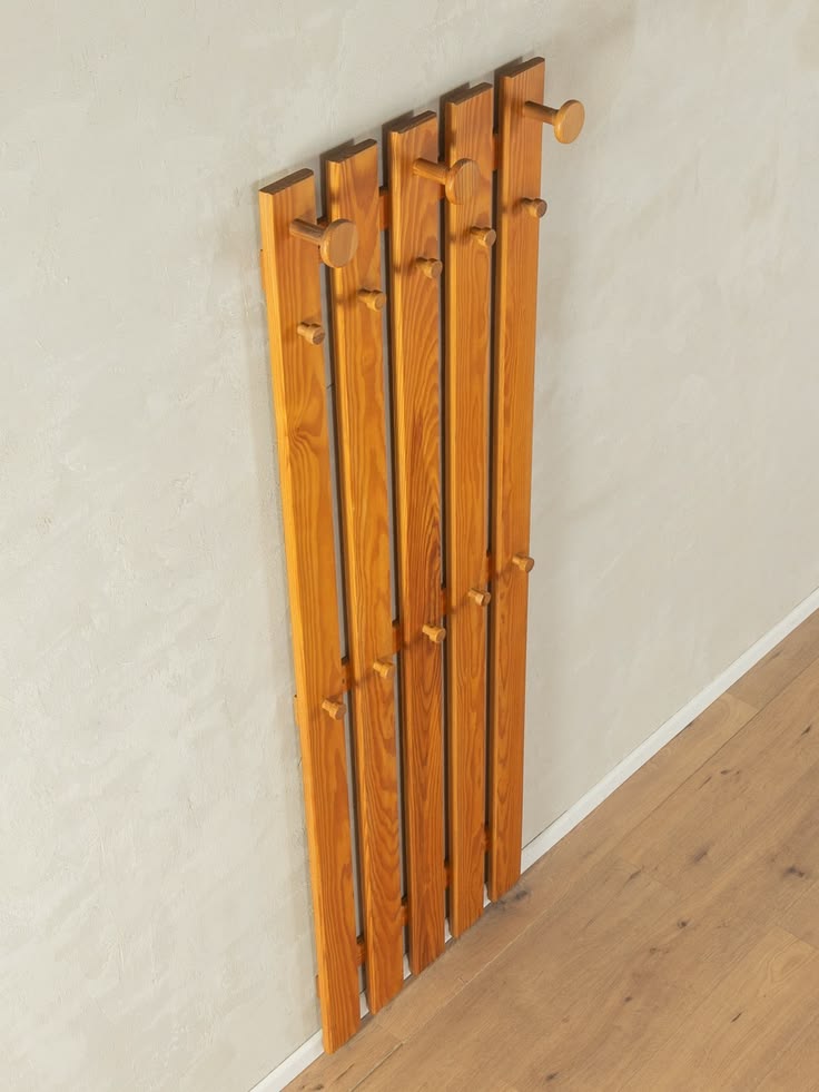 Raro appendiabiti da parete degli anni '80 in legno di pino 