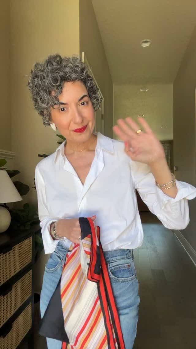 You know I love a good scarf hack 🤗 This one is so easy and 