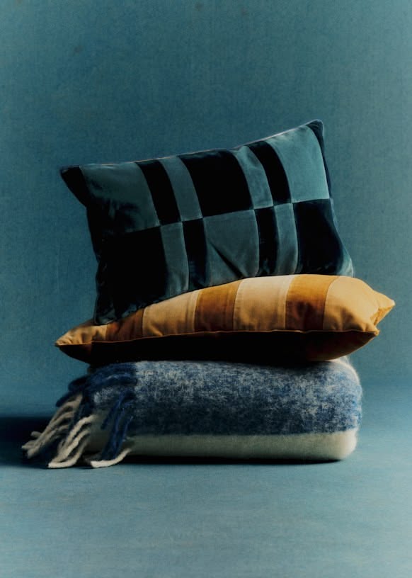 Velvet Patchwork cushion - Small model - Dark and Light Cela