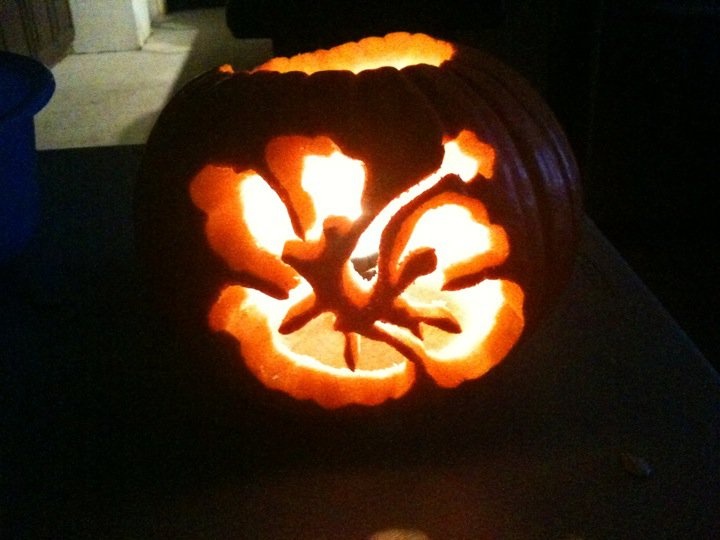 Have yourself a Halloween Luau with this hibiscus jack-O-lan