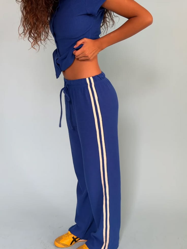 Meet the Lennon Pant in Electric!! That bold blue + sporty c
