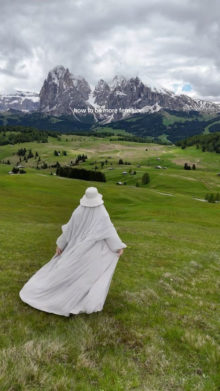 I love being a women ⛰️🥾
#hiking #wandern #feminine #hijabi 