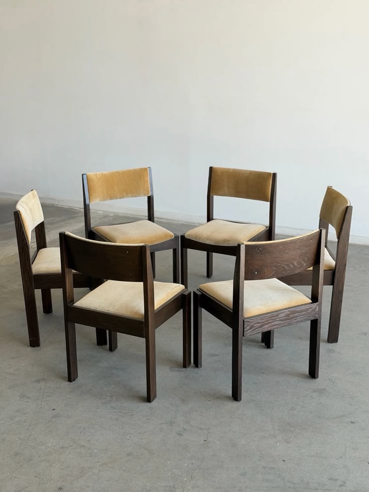 MINIMAL OAK DINING CHAIRS - SET OF SIX

Price: 2550
Dimensio