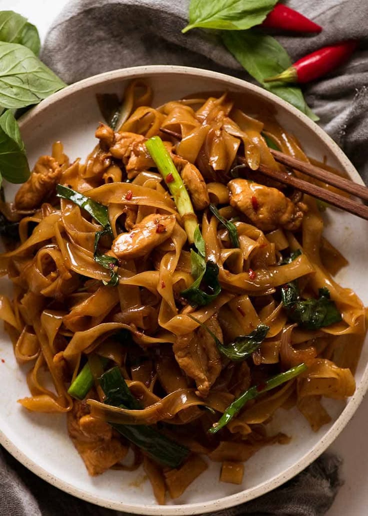 Overhead photo of Thai Drunken Noodles on a plate, ready to 