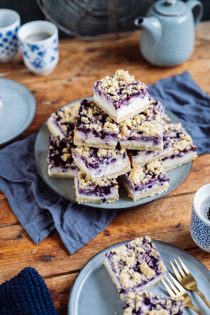 Quarkkuchen vom Blech mit Blaubeeren und Streuseln: für alle