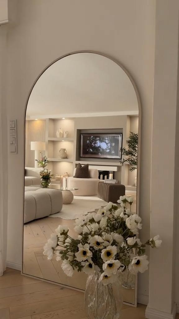Full-length arched floor mirror with a black aluminum alloy 