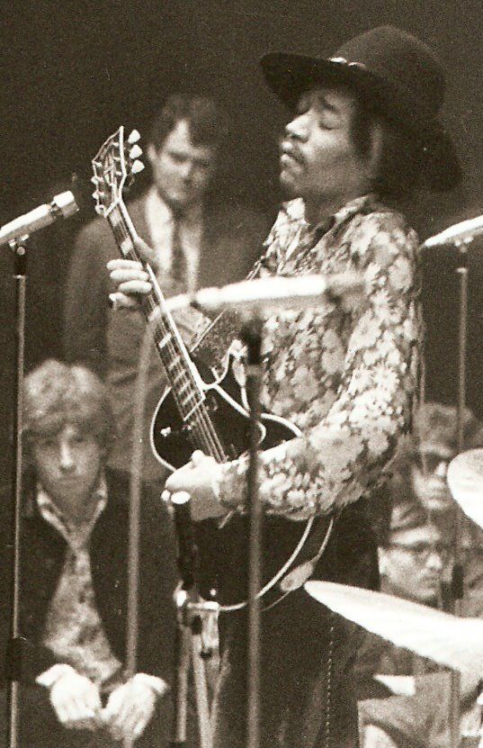 Jimi with a Les Paul: rare pic