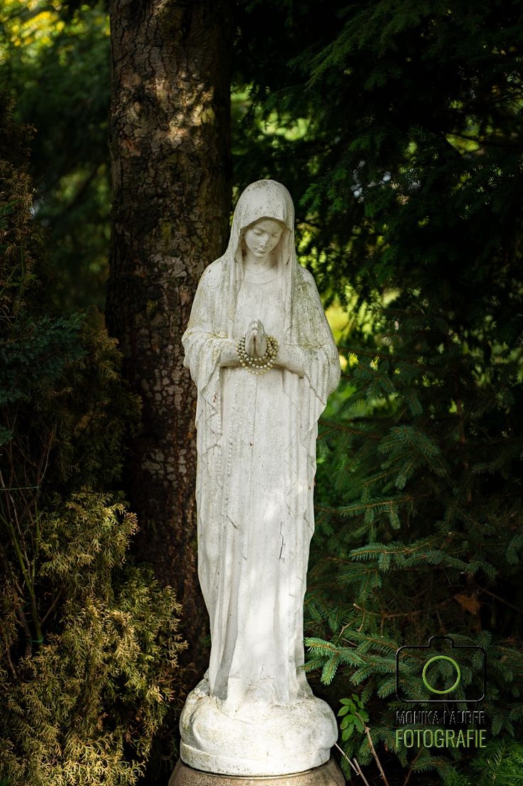 Cemetery Statue, Friedhof Diebsteich, Hamburg, founded in 18
