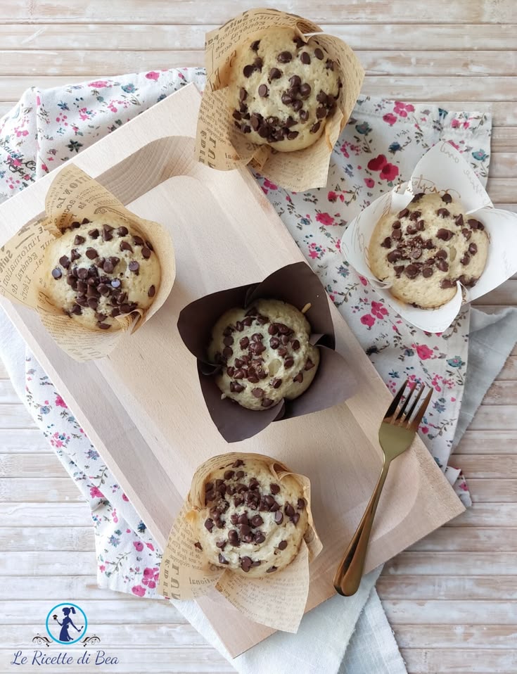 Muffin all'acqua con gocce di cioccolato senza uova e senza 