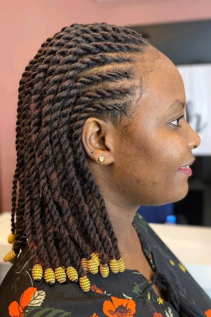 Cette coiffure se compose de vanilles plaquées réalisées en 