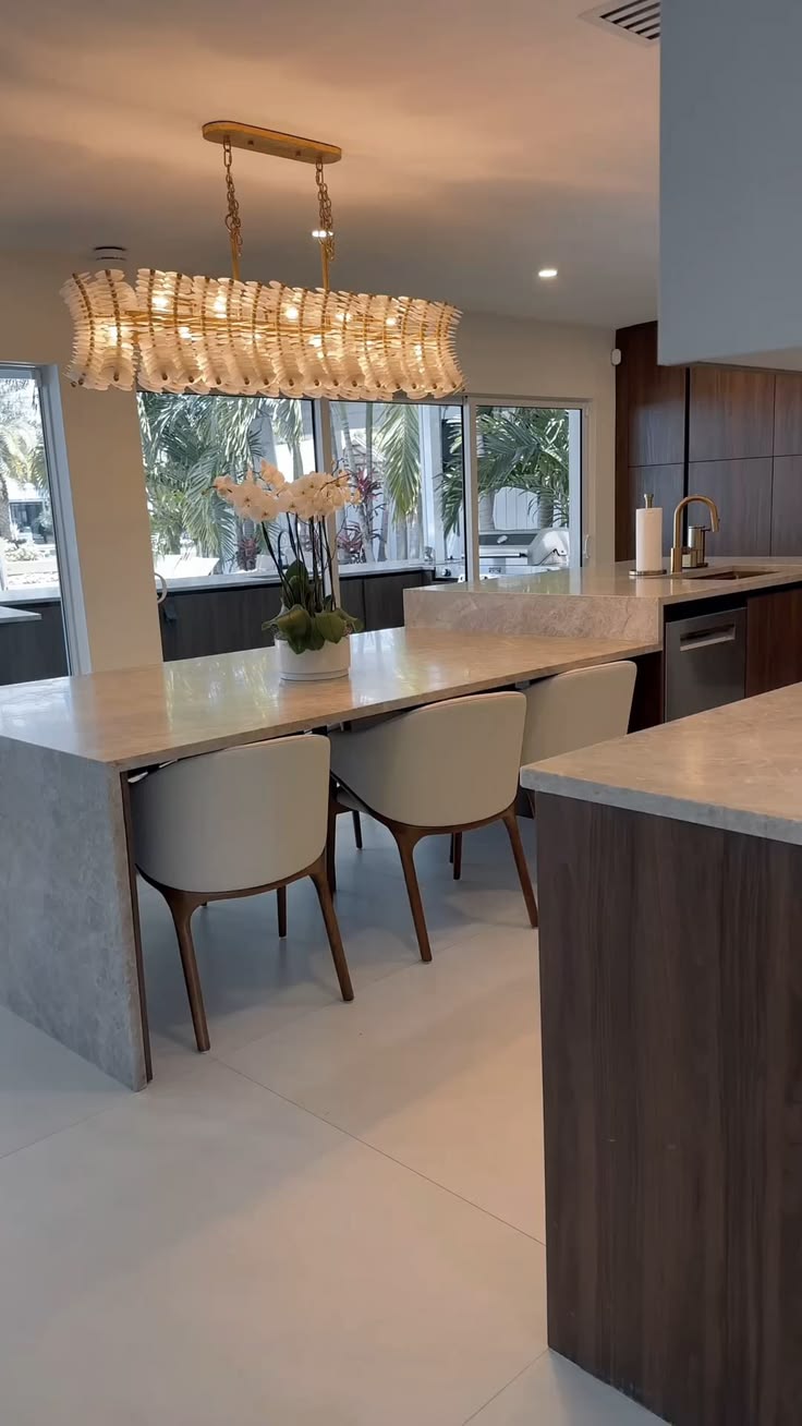 The magic of Perla Venato quartzite ✨

Bringing soft movemen