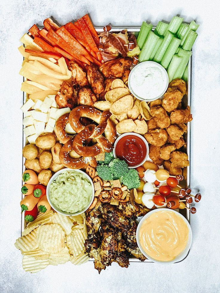 Super Bowl party snack board for the Big Game! #SuperBowl #S