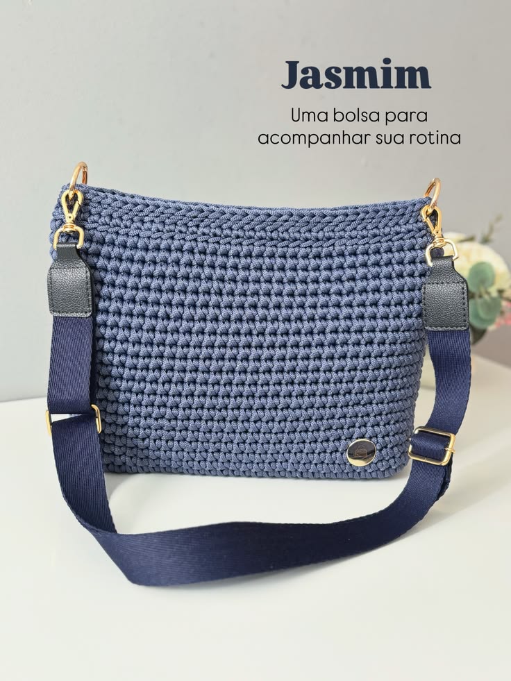 Tem bolsa de crochê que é linda na foto. E 
tem bolsa que vo
