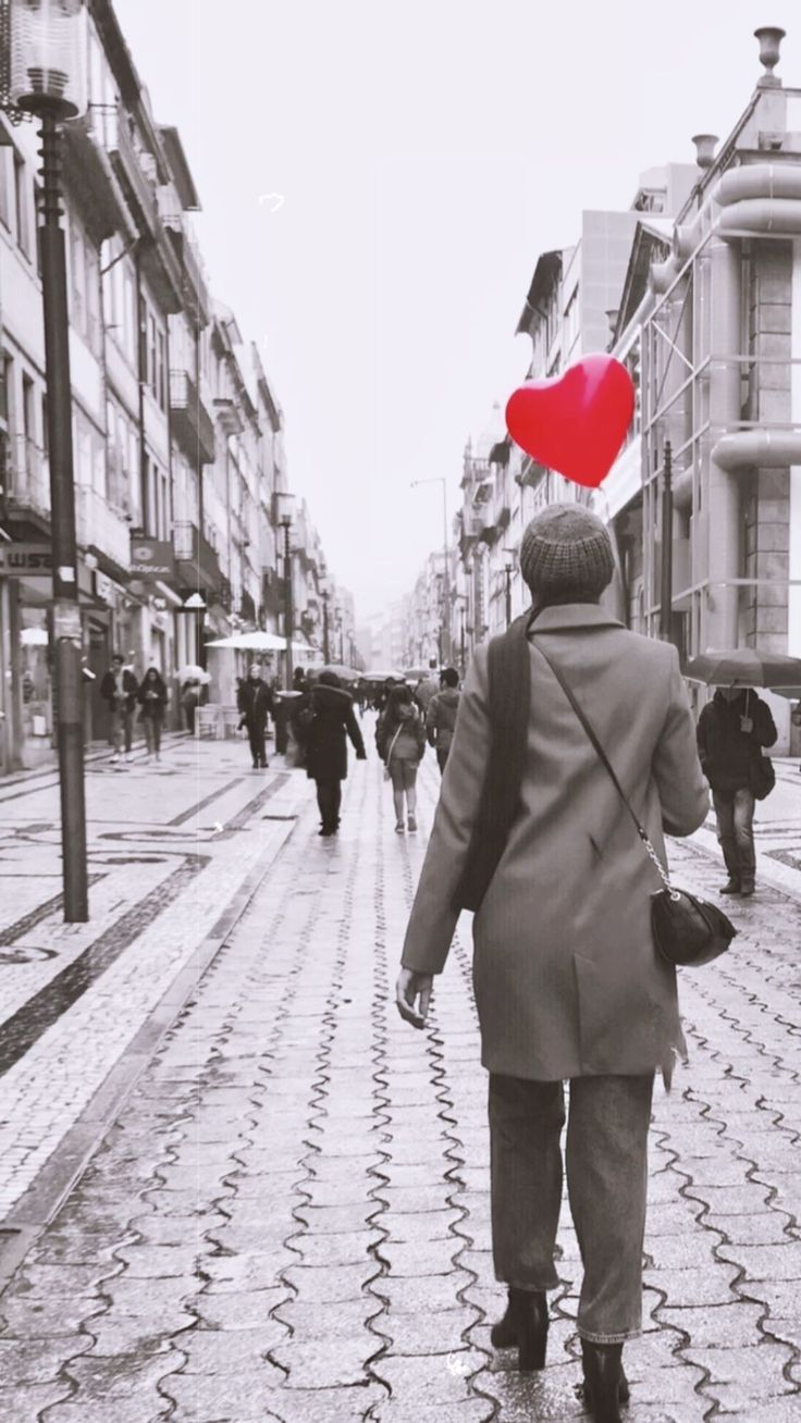 𝗡𝗮𝗻𝗱𝗮’s Instagram post: “Valentine’s Day!! Conhecem a histór