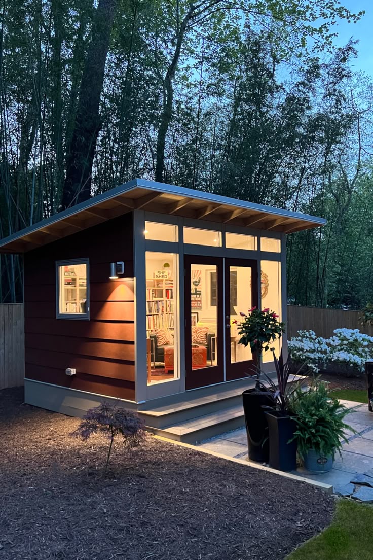 10x12 Signature Series by Studio Shed • Elegant Red lap sidi