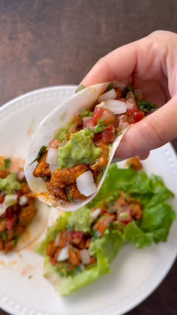How to made low carb chicken tacos? See video for full recip