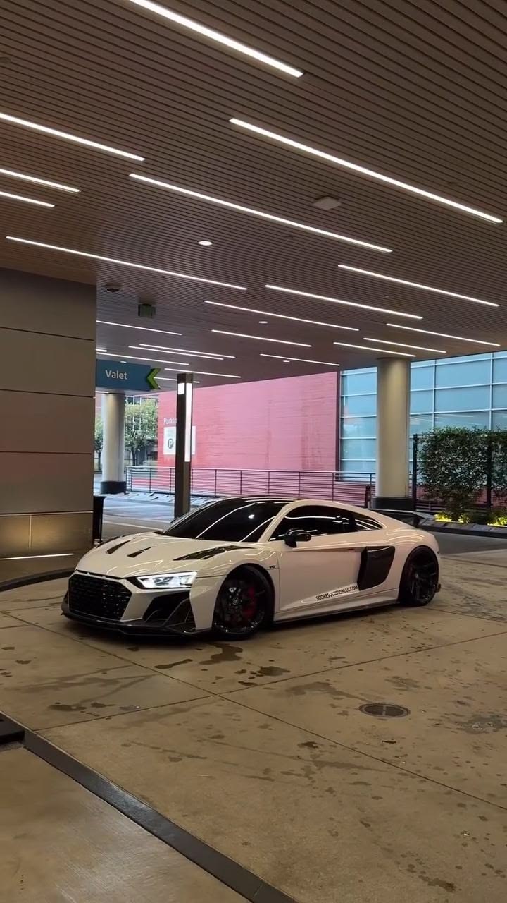 Naturally aspirated V10 performance paired with a lightweigh