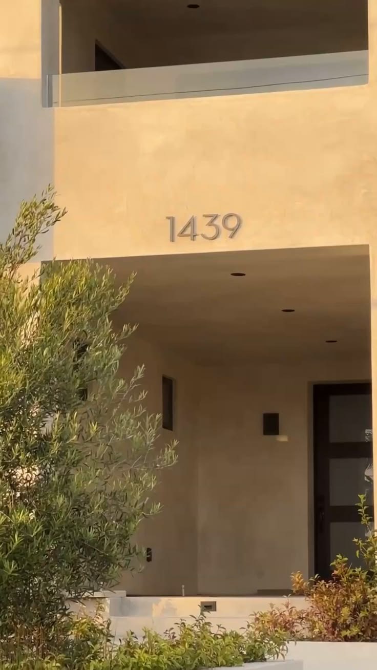 8" Dark Bronze Palm Springs numbers⁠
⁠
#modernhome #coastalh