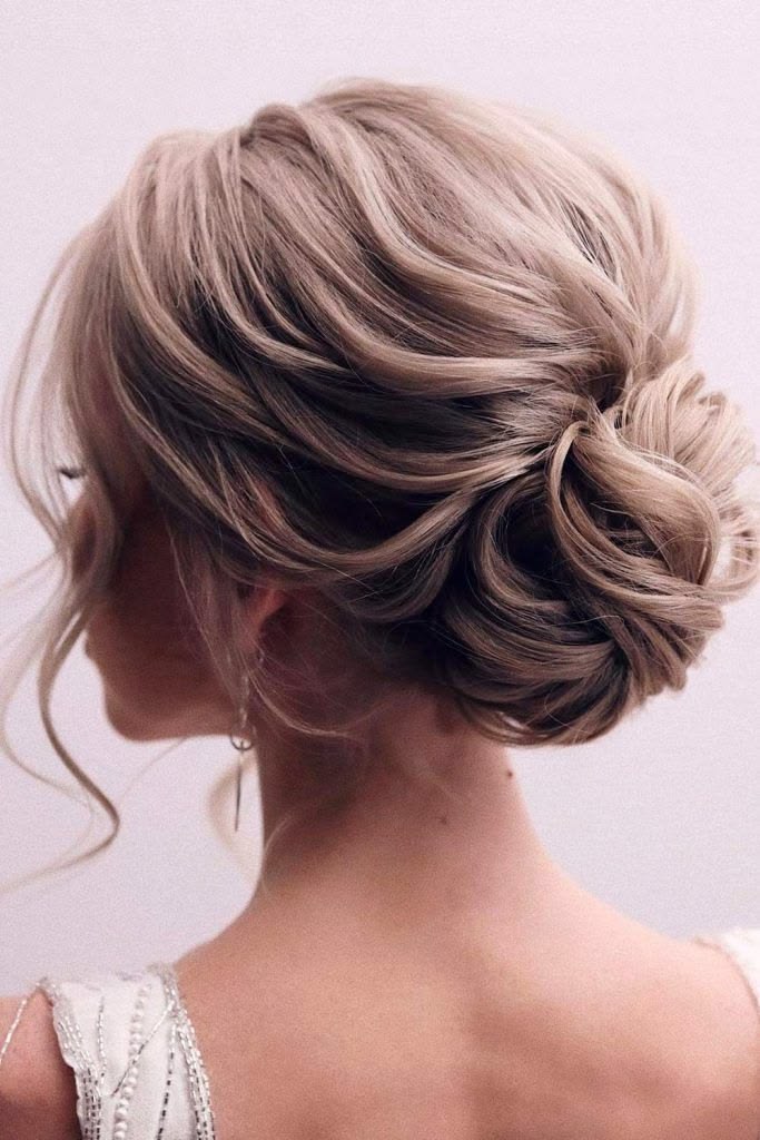 Graduation Hairstyles To Pair With Your Cap And Look Great ★