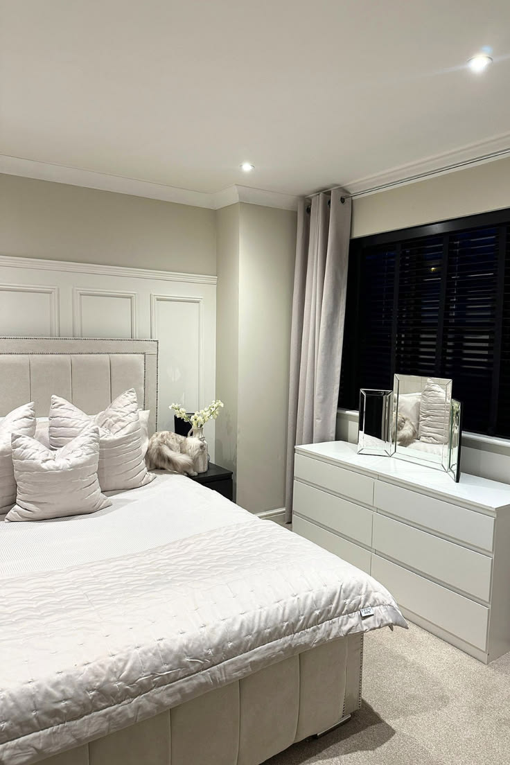 Looking for aesthetic bedroom ideas that feel calm, elegant 