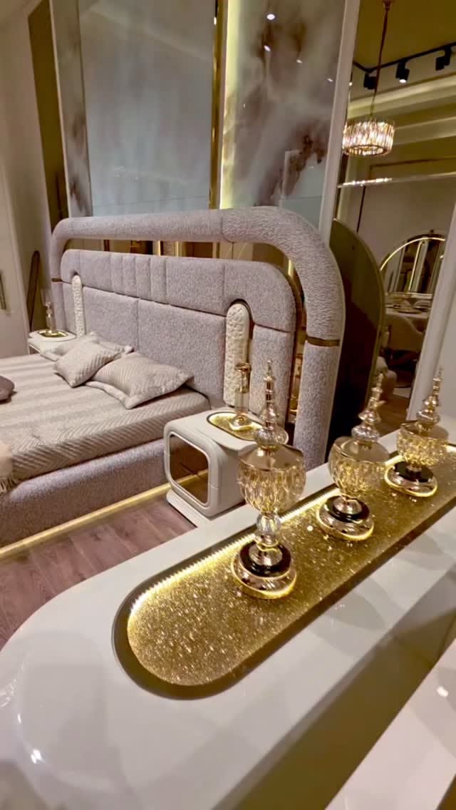 Exquisite Luxury Bedroom Set’

📞 +1 206 251 3356

✔ Premium 