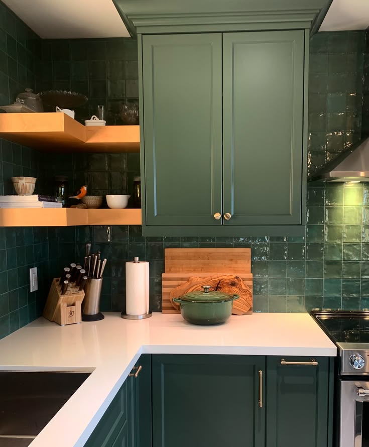 Bring on the bold paint colours 
•
•
#greenkitchen #kitchend
