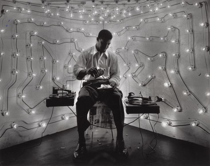 Gordon Parks. Untitled, Harlem, New York, 1952. The Art Inst