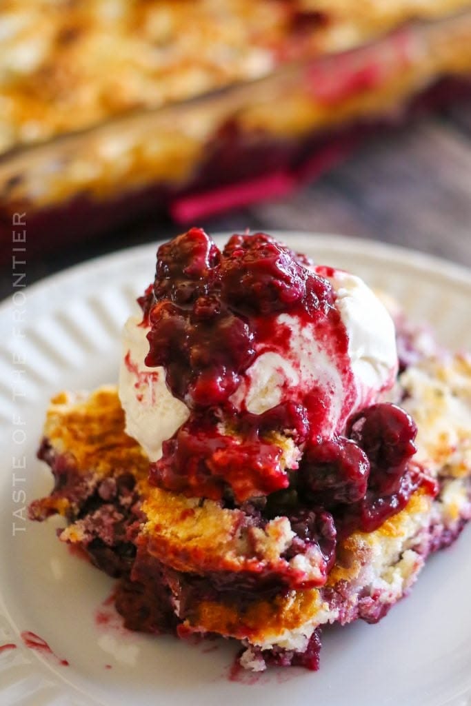 This Simple Blackberry Cobbler couldn't be any easier to mak
