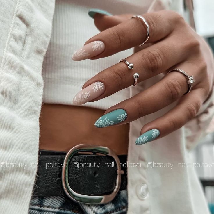 Свежий привлекательный маникюр 😍

-
Nail design 🎨 | Manicure