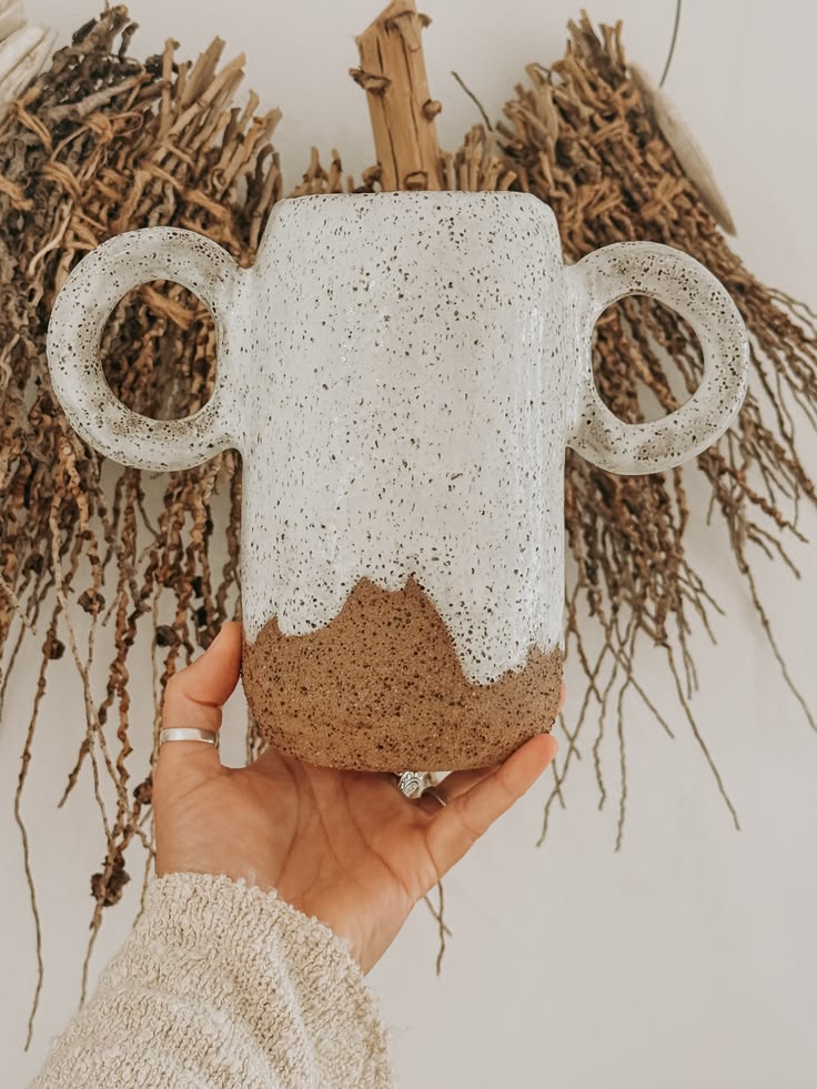 Are the handles obvious enough? 

#handcraftedceramics #pott