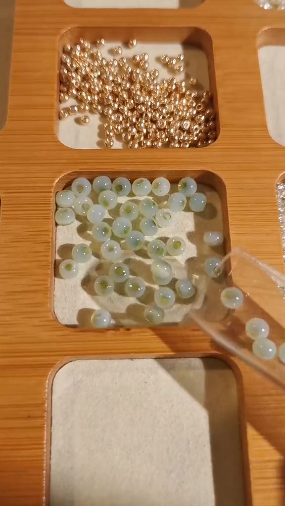 Create your own stunning handmade beaded bracelet with this 