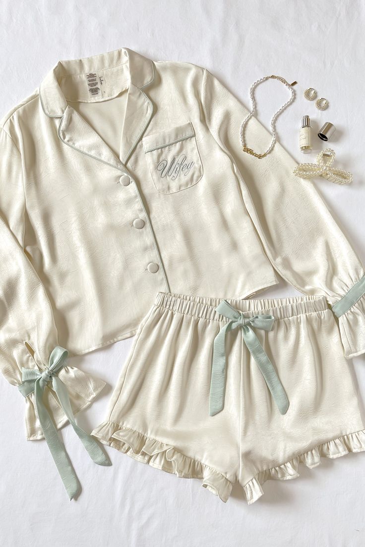 Summer wedding trends, Wedding dress trends 2025, chic weddi