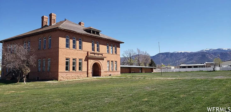 15,000 square feet of space in adventurous Utah! 1.75 acres 