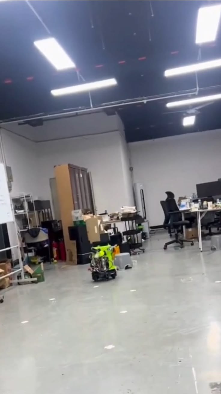This is NOT a normal tennis machine 😮
🤖 Acemate Tennis Robot