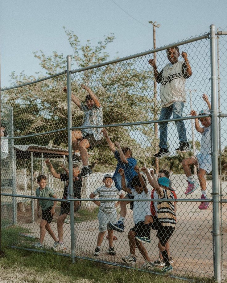 ⚾️ “You’re killin’ me, Smalls!” This nostalgic, sun-drenched