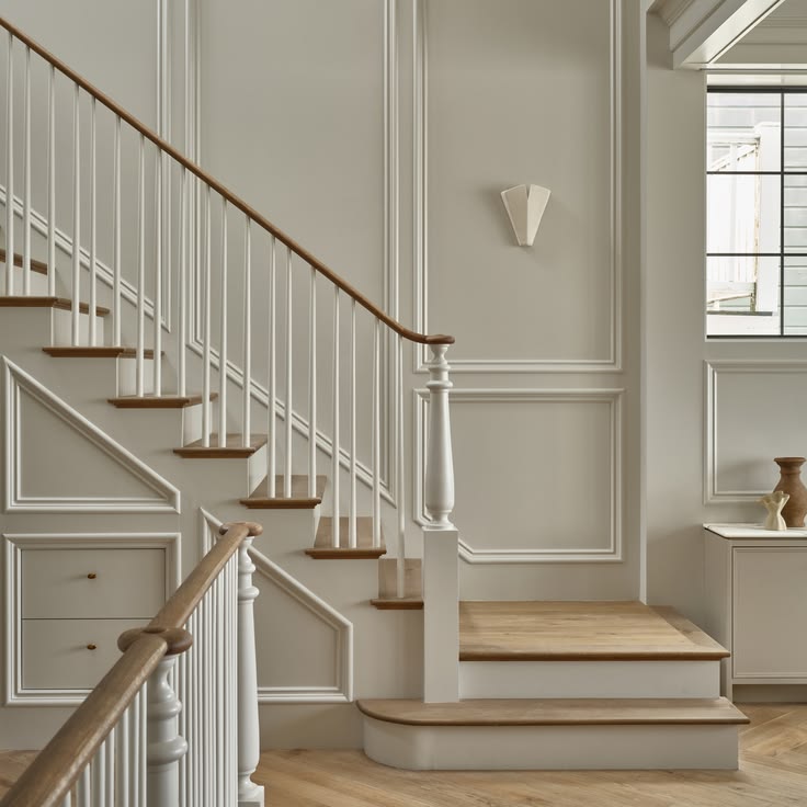 The Expert - Pet-Proofing Meets Pure Elegance in This 1908 S