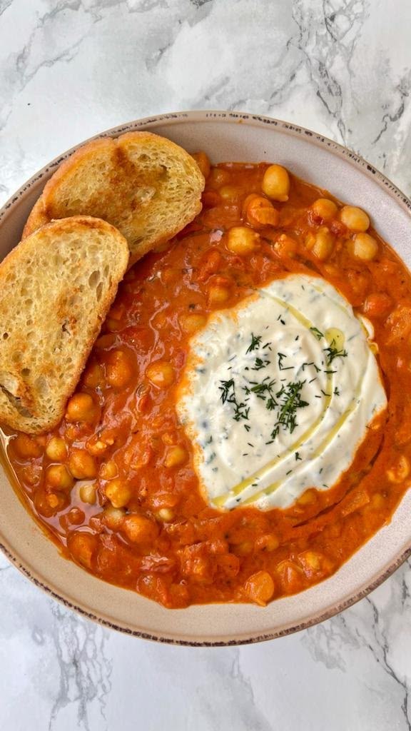This healthy Indian-inspired One Pot Tomato and Chickpea Ste