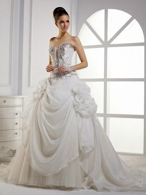 Fall Strapless Organza bridal gown with Natural waist
