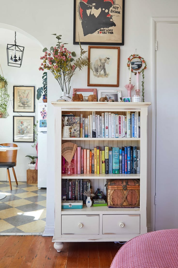 See Inside This LA Writer’s Colorful 450-Square-Foot Studio 