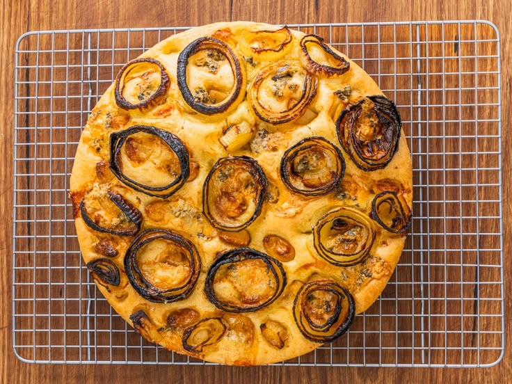 Focaccia with caramelised onions, blue cheese and confit gar