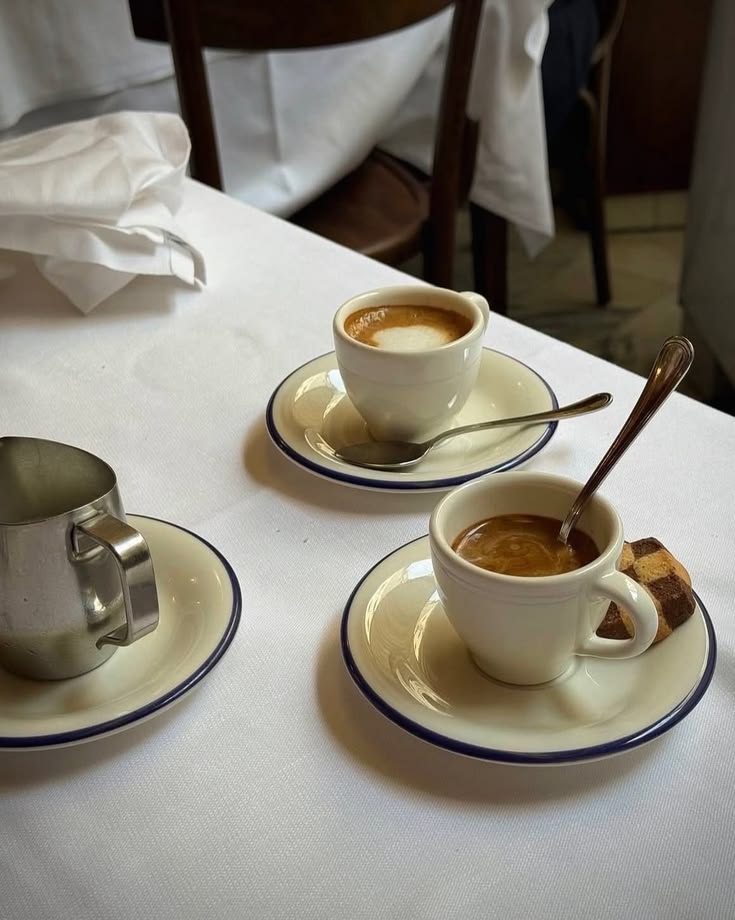Un café, s’il vous plaît ☕️

Some mornings ask for nothing m