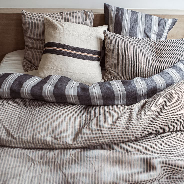 Libeco's classic sateen construction in 100% linen. The San 