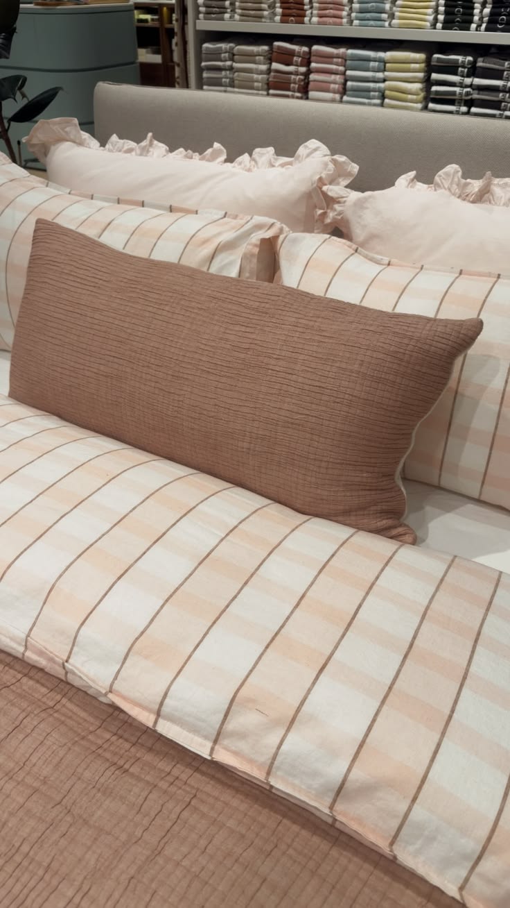 Loving the new season homewares at @countryroadhome 

So man