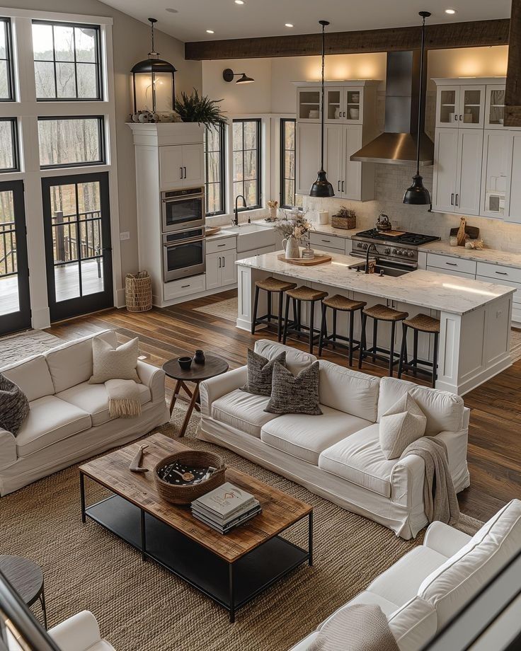 Gold Accents, Rich Wall Paint, Timeless and Classy, Dark Bol