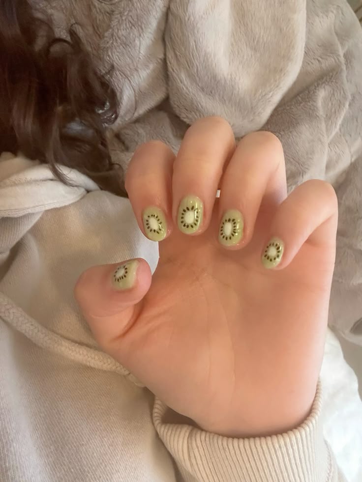 kiwi nail art short