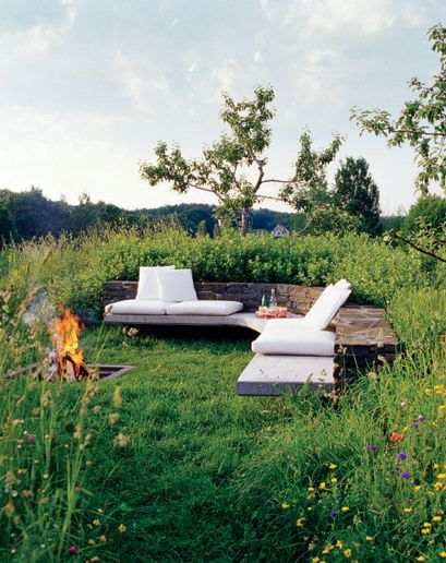 Cosy Area In A Wild Garden - #Flowers,PlantsPlanters #PatioO