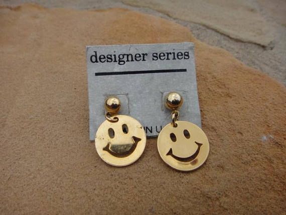 Vintage Smile Face Happy Earring Dangle Stud post earrings e